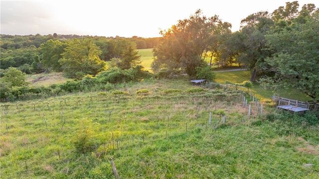 33200 E hammond Road, Lone Jack, MO 64070