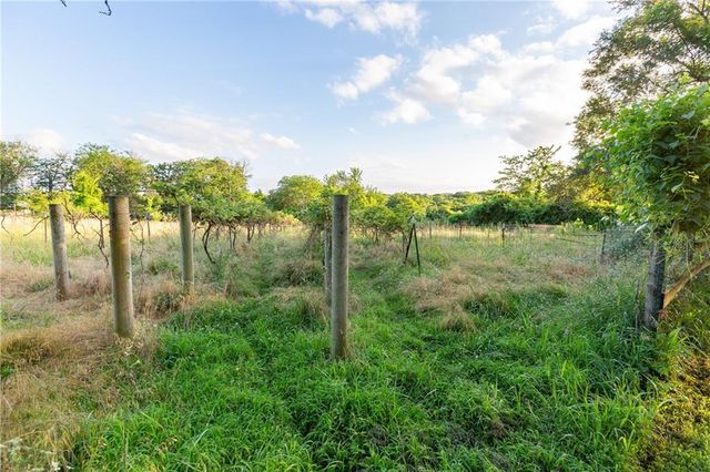 33200 E hammond Road, Lone Jack, MO 64070