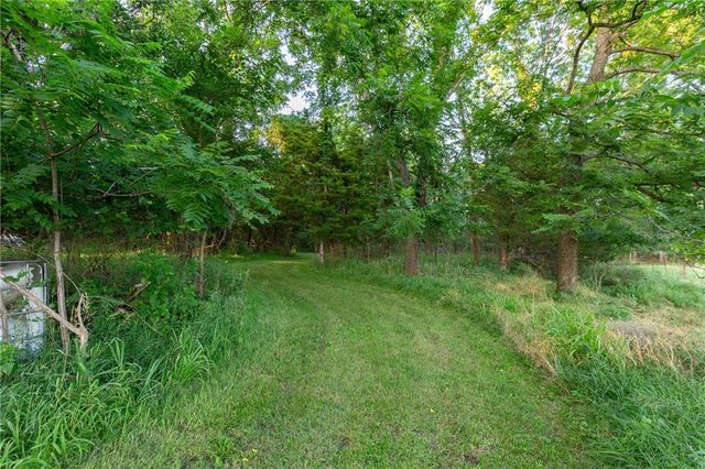 33200 E hammond Road, Lone Jack, MO 64070