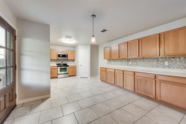 1448 Lauren Drive, Burleson, TX 76028
