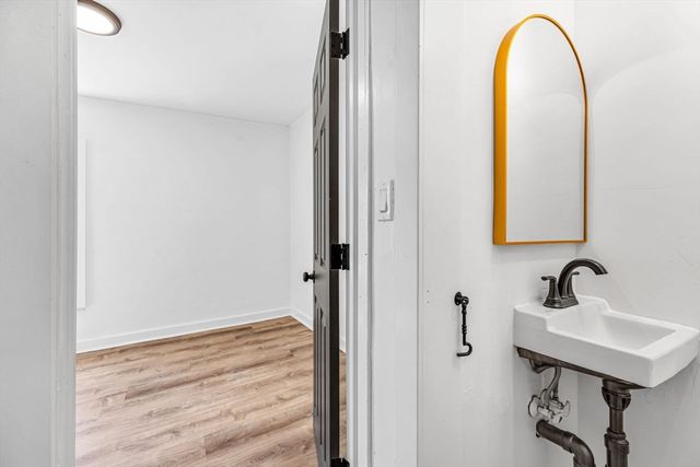 42 Washington St, Monson, MA 01057