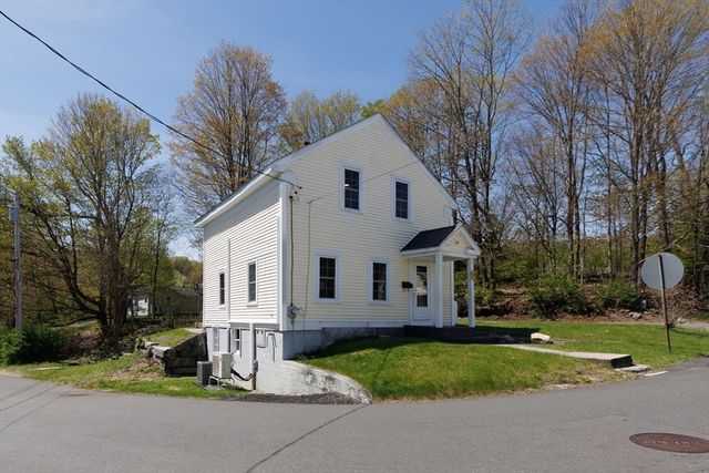 42 Washington St, Monson, MA 01057