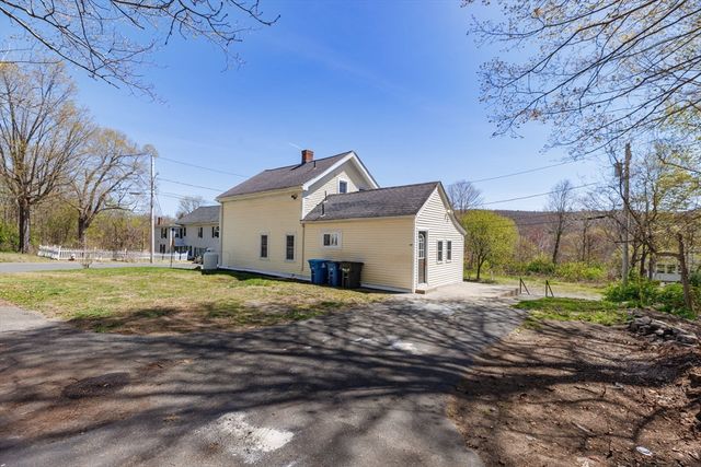 42 Washington St, Monson, MA 01057