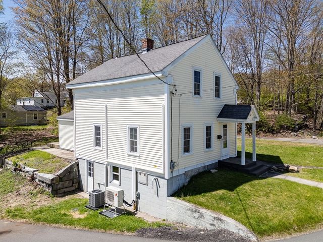 42 Washington St, Monson, MA 01057