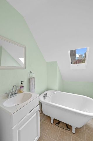 143 North St 2, Salem, MA 01970