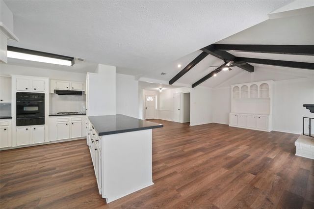 719 Thornwood Drive, Shenandoah, TX 77381