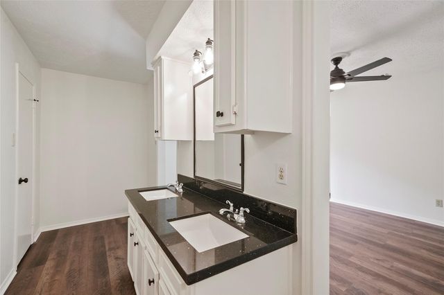 719 Thornwood Drive, Shenandoah, TX 77381