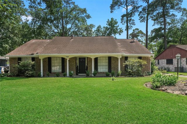 719 Thornwood Drive, Shenandoah, TX 77381