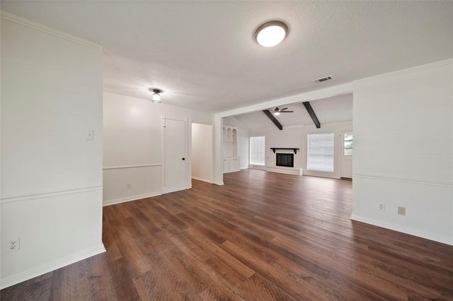 719 Thornwood Drive, Shenandoah, TX 77381