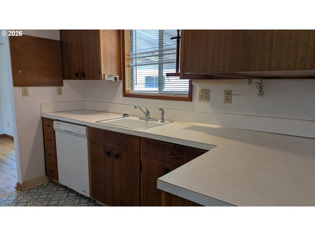 3203 17TH Ave, Forest Grove, OR 97116
