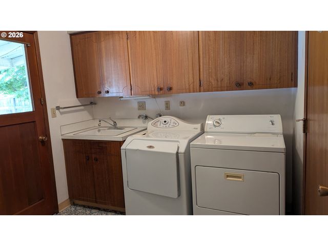 3203 17TH Ave, Forest Grove, OR 97116