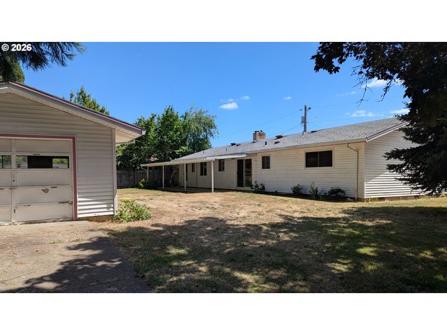 3203 17TH Ave, Forest Grove, OR 97116