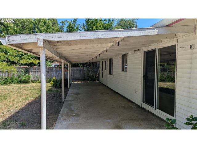 3203 17TH Ave, Forest Grove, OR 97116
