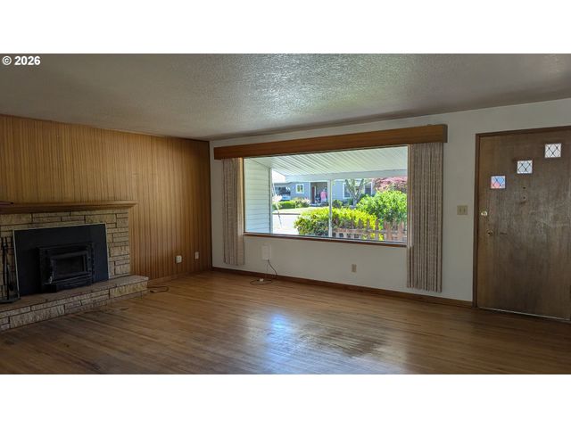 3203 17TH Ave, Forest Grove, OR 97116