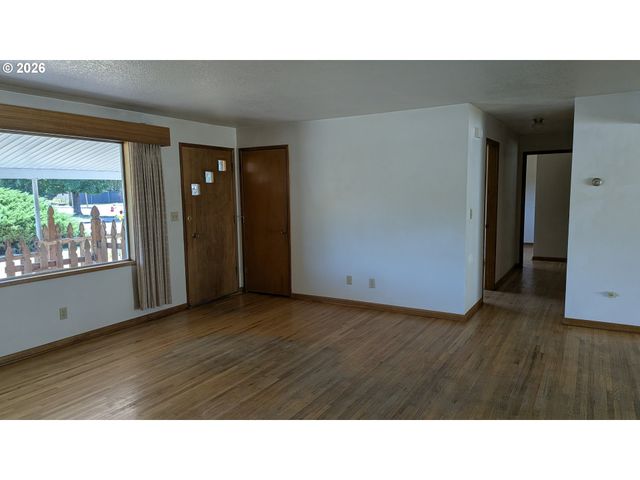 3203 17TH Ave, Forest Grove, OR 97116