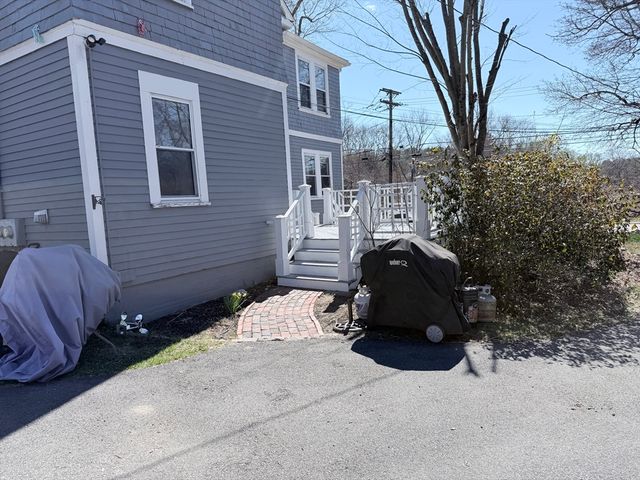 359 Village St 3, Millis, MA 02054