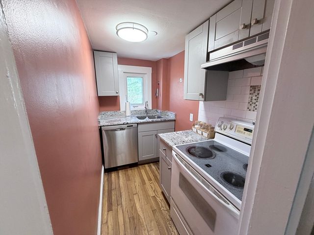359 Village St 3, Millis, MA 02054