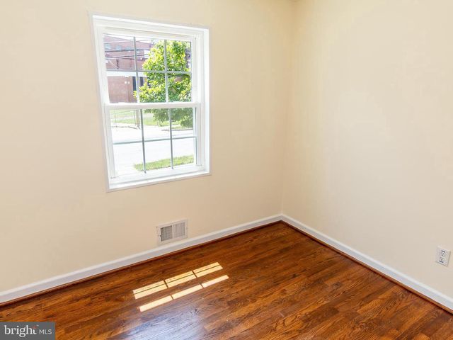 5014 N ENGLEWOOD DR, Capitol Heights, MD 20743