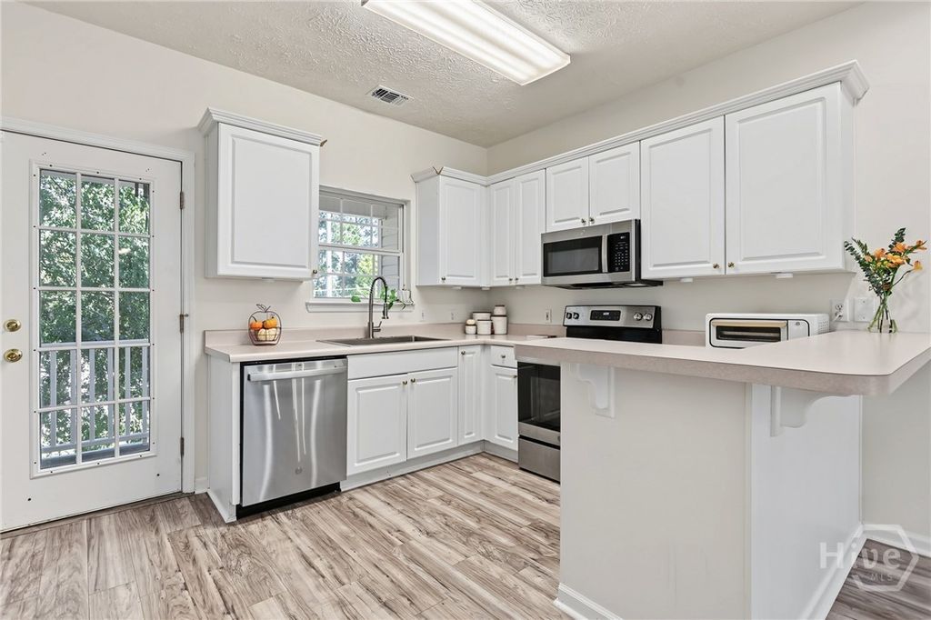 Image 8 of property listing at 106 Station Trail, Savannah, GA 31406