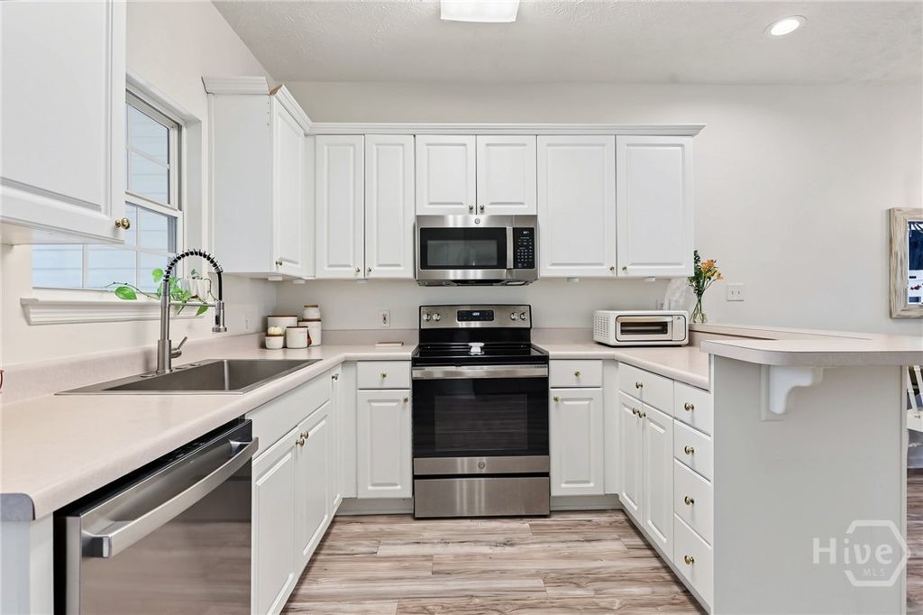 Image 9 of property listing at 106 Station Trail, Savannah, GA 31406