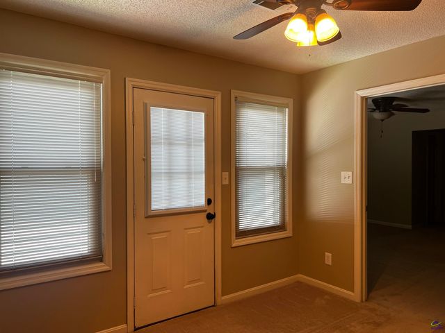 324 Williamsburg Avenue, Warner Robins, GA 31088