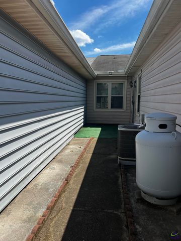 324 Williamsburg Avenue, Warner Robins, GA 31088