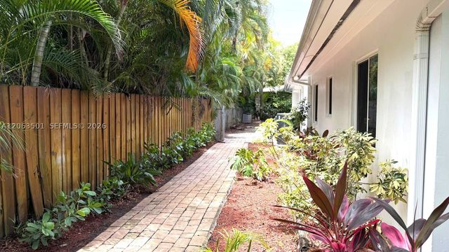 1529 Bayview Dr, Fort Lauderdale, FL 33304