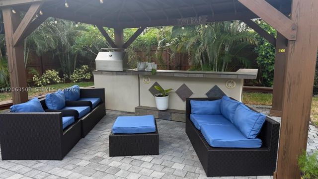 1529 Bayview Dr, Fort Lauderdale, FL 33304