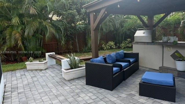 1529 Bayview Dr, Fort Lauderdale, FL 33304