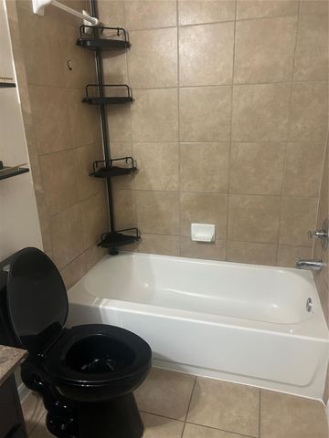 8407 N Broadleaf Avenue N, Houston, TX 77521