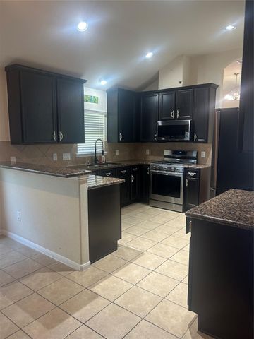 8407 N Broadleaf Avenue N, Houston, TX 77521