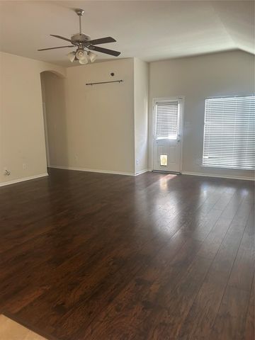 8407 N Broadleaf Avenue N, Houston, TX 77521