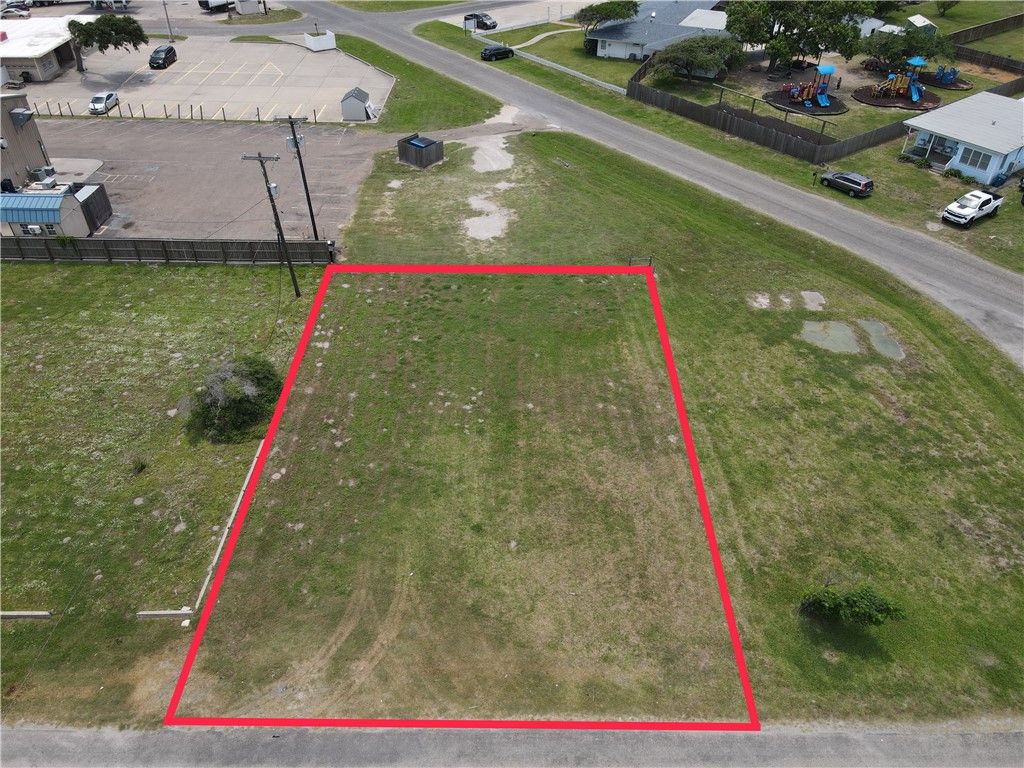 1609 Victoria Ave, Rockport, TX 78382 — photo 2