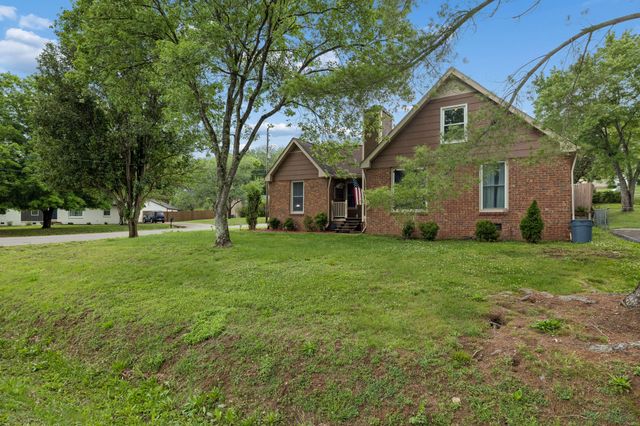 4916 Shadowlawn Dr, Hermitage, TN 37076