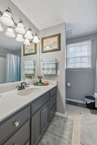 4916 Shadowlawn Dr, Hermitage, TN 37076