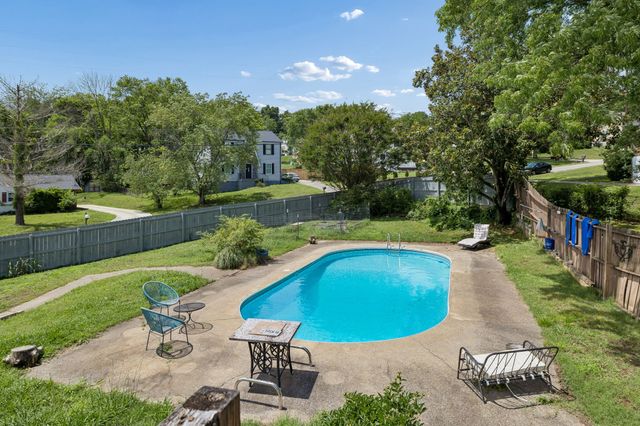 4916 Shadowlawn Dr, Hermitage, TN 37076