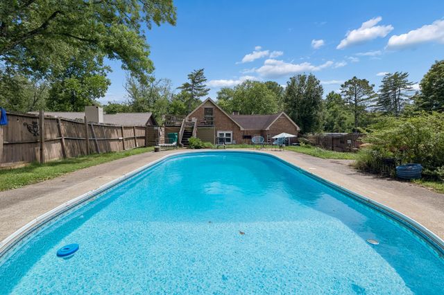 4916 Shadowlawn Dr, Hermitage, TN 37076