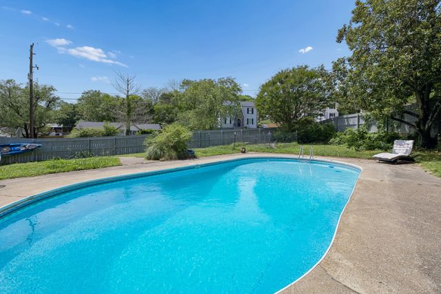 4916 Shadowlawn Dr, Hermitage, TN 37076
