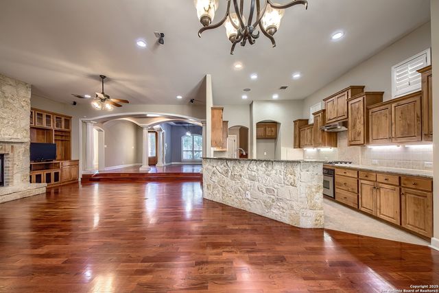 56 S Inwood Heights, San Antonio, TX 78248