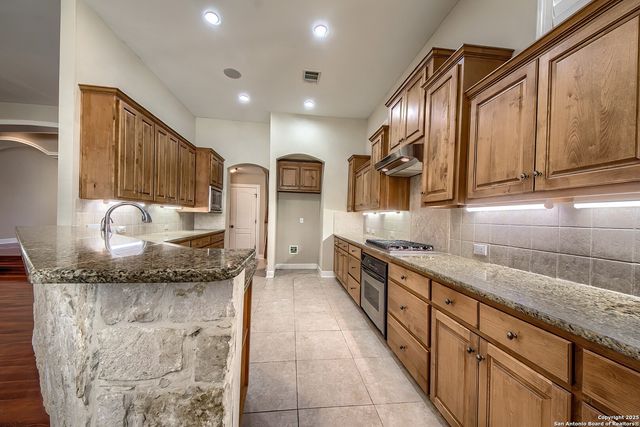 56 S Inwood Heights, San Antonio, TX 78248