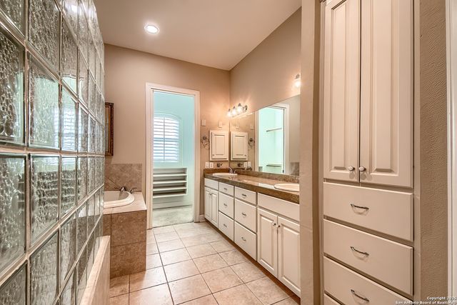 56 S Inwood Heights, San Antonio, TX 78248