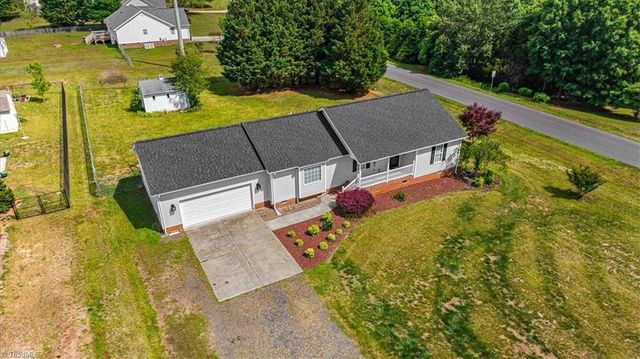 8300 Dorwood Drive, Browns Summit, NC 27214
