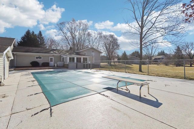 S9061 Meadowdale Road, Prairie Du Sac, WI 53578