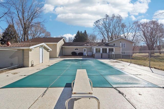 S9061 Meadowdale Road, Prairie Du Sac, WI 53578