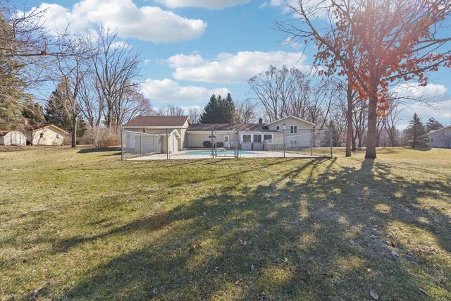 S9061 Meadowdale Road, Prairie Du Sac, WI 53578