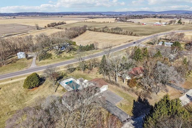 S9061 Meadowdale Road, Prairie Du Sac, WI 53578
