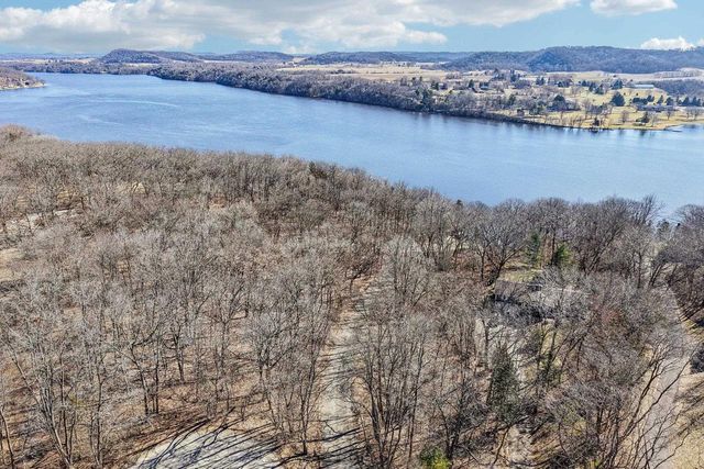 S9061 Meadowdale Road, Prairie Du Sac, WI 53578