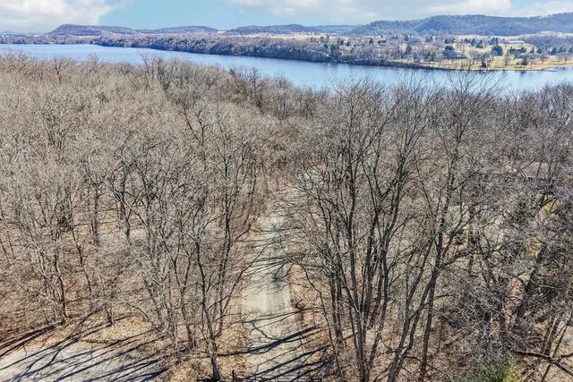 S9061 Meadowdale Road, Prairie Du Sac, WI 53578