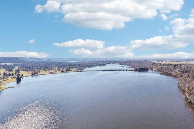 S9061 Meadowdale Road, Prairie Du Sac, WI 53578