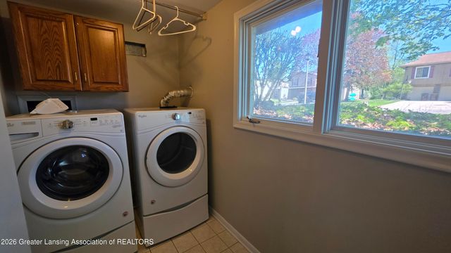 2105 Briarhill Drive, Lansing, MI 48917
